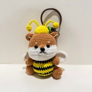 Corgi bee crochet keychain 4inches tall -new